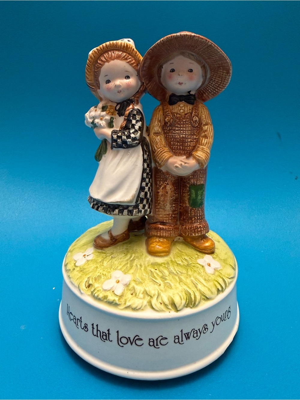 1974 Vintage Holly Hobbie Music Box “Hearts That Love Are Always Young”
